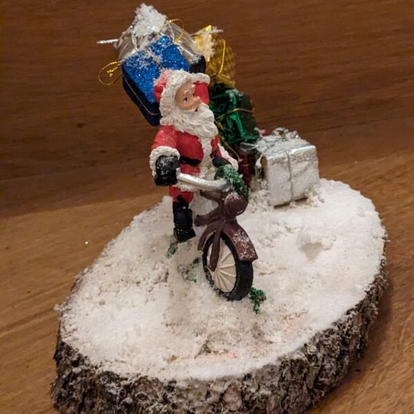 scene de noel fait main pere noel moto