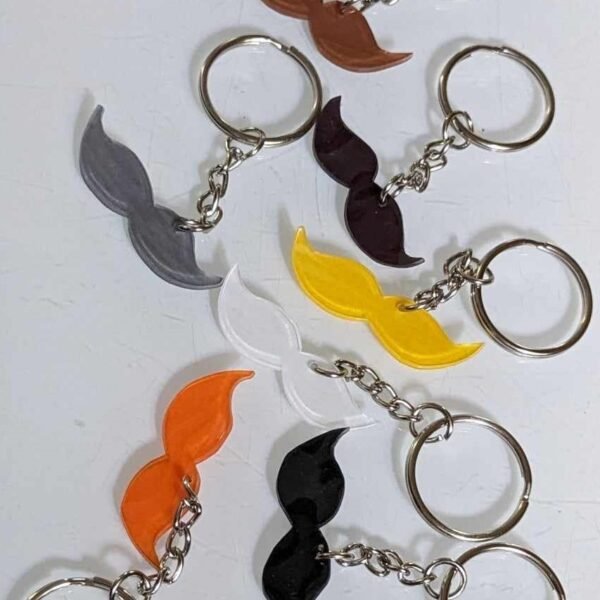 porte clef plastique moustaches